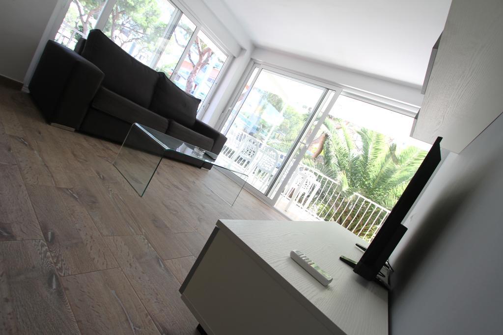 For A Stay Don Quijote Salou Luaran gambar